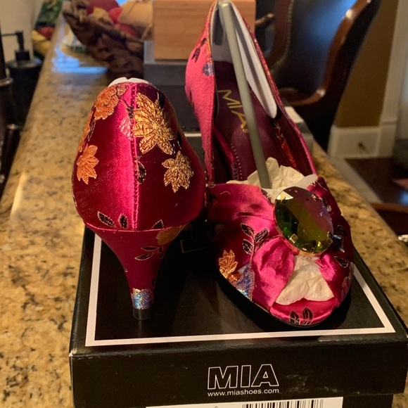 MIA Rock Candy Fuschia Fabric (NWT) - Picture 5 of 7